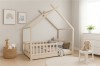 Gemütliches Kinderzimmer mit beigem Tipi-Hausbett, Kuscheltieren und moderner Dekoration im Boho-Stil.