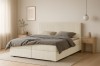 Beiges Boxspringbett mit Cord-Bezug und grauer Bettwäsche in modernem Schlafzimmer.