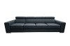 Breites dunkelgraues 4-Sitzer Sofa in modernem Design isoliert auf weißem Hintergrund.