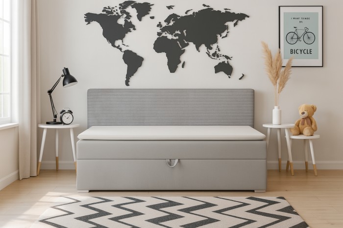 Hellgraues Kindersofa Mati mit Schlaffunktion und Bettkasten im modernen Kinderzimmer.