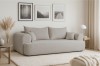 Modernes hellgraues Sofa in einem stilvoll eingerichteten Wohnzimmer mit sanften Erdtönen.