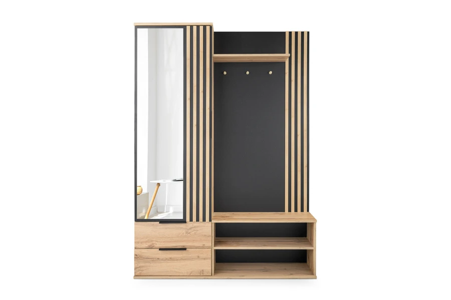 Kompakte Garderobe mit großem Spiegel und stilvollem Lamellen-Dekor in Holzoptik.