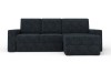Dunkelblaues Ecksofa in L-Form vor weißem Hintergrund, modernes Design