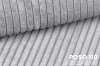 Detailansicht des hellgrauen Cordstoffs Poso 110 mit markanter Rippenoptik.