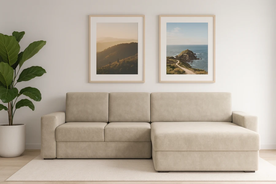 Beige Ecksofa Vera in modernem Wohnzimmer mit skandinavischem Dekor.