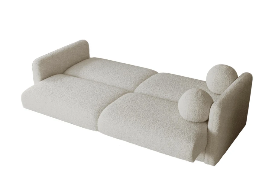 Beiges Bouclé-Schlafsofa in ausgeklappter Liegefunktion vor weißem Hintergrund.
