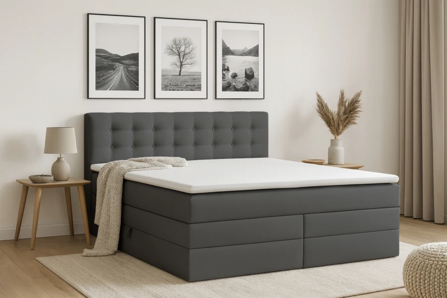 Stilvolles Schlafzimmer mit dem schwarzen Sante Boxspringbett als Mittelpunkt