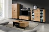 Wohnzimmer-Set in Eiche-Optik mit schwarzen Akzenten und Vitrine mit LED-Beleuchtung.