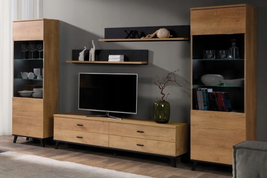 Wohnwand-Set Liam in Eiche-Nachbildung mit TV-Lowboard, Vitrinen und Wandregalen.
