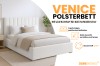 Elegantes Venice Polsterbett aus weißem Bouclé-Stoff im Schlafzimmer.