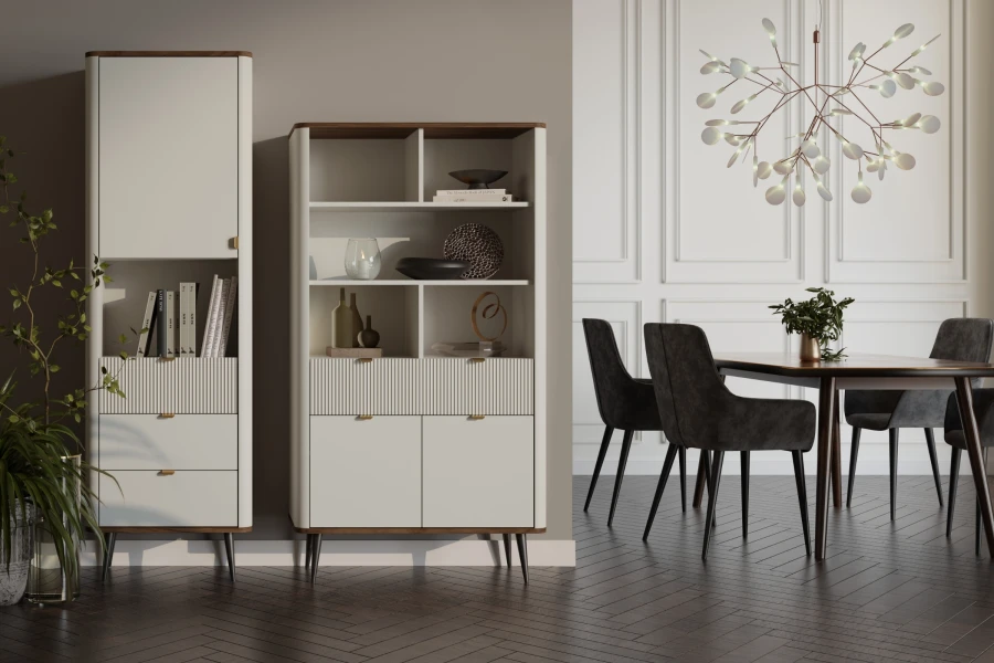 Stilvolles Esszimmer mit hellen Highboards, dunklem Esstisch und auffälliger Designer-Leuchte.