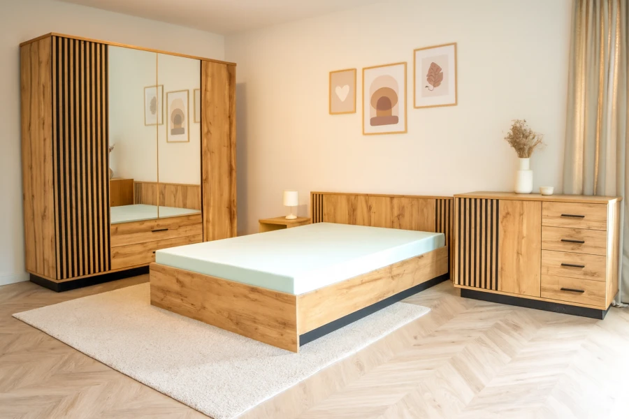 Modernes Schlafzimmer-Set Lami mit Holzbett, großem Spiegel-Kleiderschrank und Kommode in Eichenoptik.