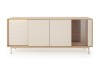 Elegantes Sideboard in Eiche-Nachbildung mit beige-farbener Riffelfront, Glaseinsatz und LED-Lichtleiste.