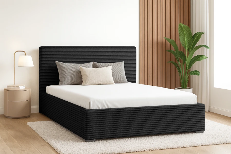 Schwarzes Polsterbett in Cord-Optik im modernen Schlafzimmer mit Holzpaneelen.