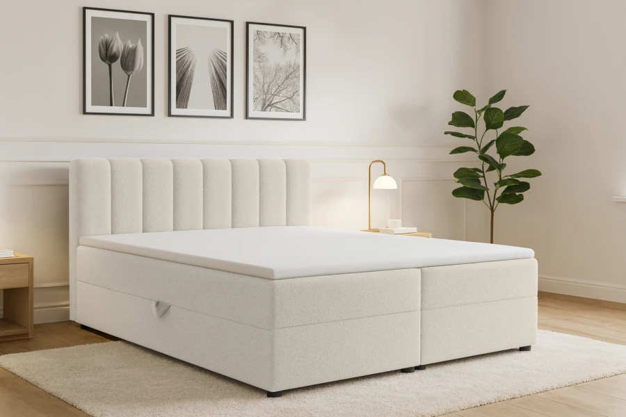 Modernes Schlafzimmer mit cremefarbenem Boxspringbett, hellen Wänden und gemütlicher Einrichtung.
