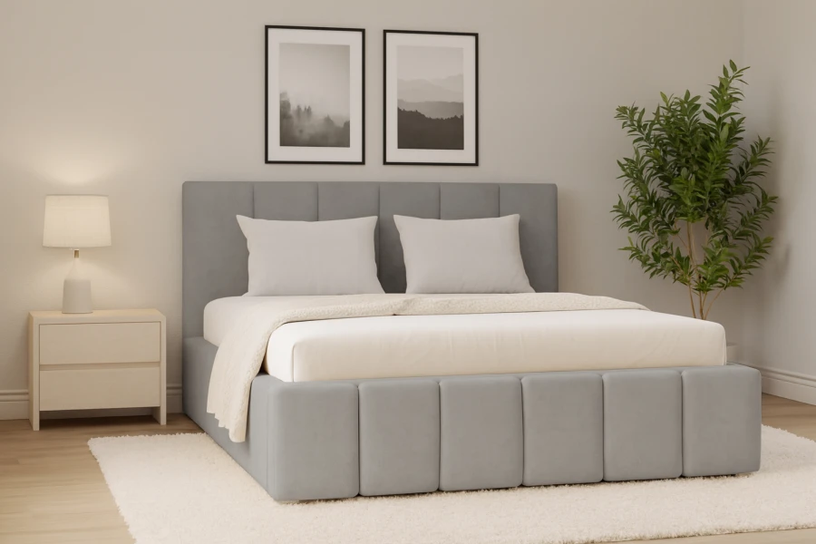 Modernes graues Polsterbett im Schlafzimmer mit gestepptem Kopfteil und weißer Bettwäsche.