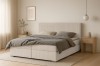 Beiges Boxspringbett im skandinavischen Schlafzimmer-Design mit Nachttischen.