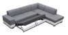 Graues Ecksofa beim Ausziehen der Schlaffunktion, moderne Polsterecke.