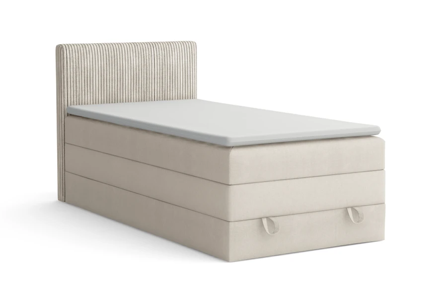 Beiges Boxspringbett mit Stauraum und geriffeltem Kopfteil freigestellt auf Weiß.