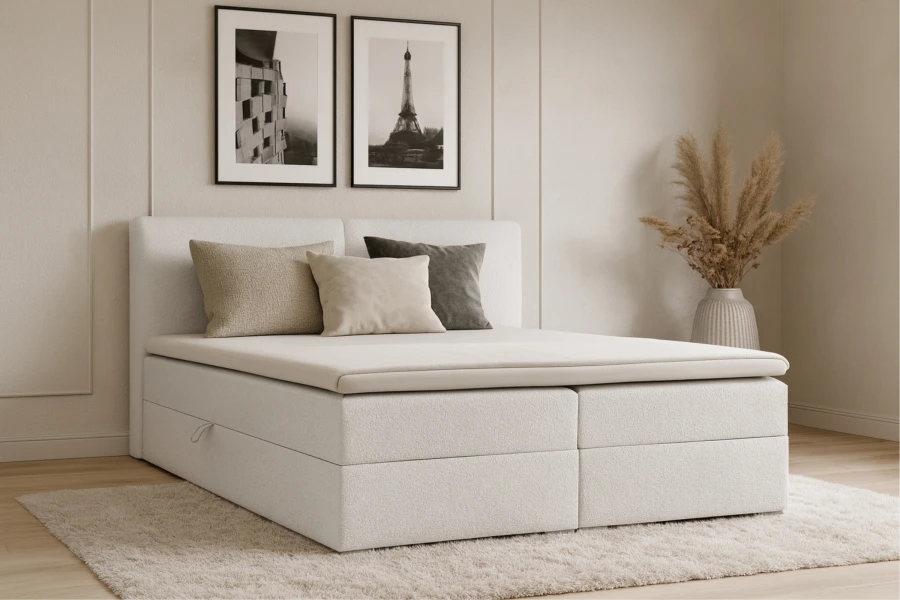 Elegantes weißes Boxspringbett in modernem Schlafzimmer