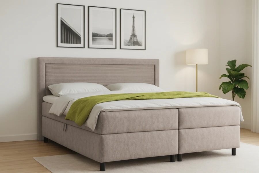 Modernes Schlafzimmer mit Boxspringbett John in Beige, Zimmerpflanze und Wandbildern.