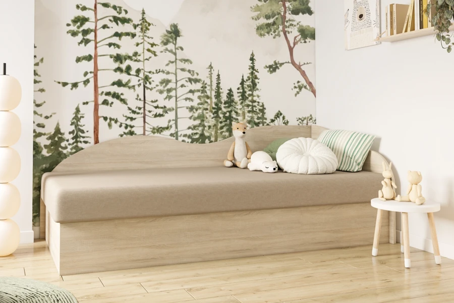 Kinderzimmer Einrichtungsidee mit Bett in Holzoptik und dekorativer Wald-Tapete.