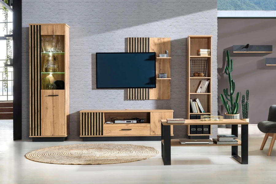 Modernes Wohnzimmer-Set in Eiche-Optik mit TV-Lowboard, Vitrine und schwarzem Akzent-Design.