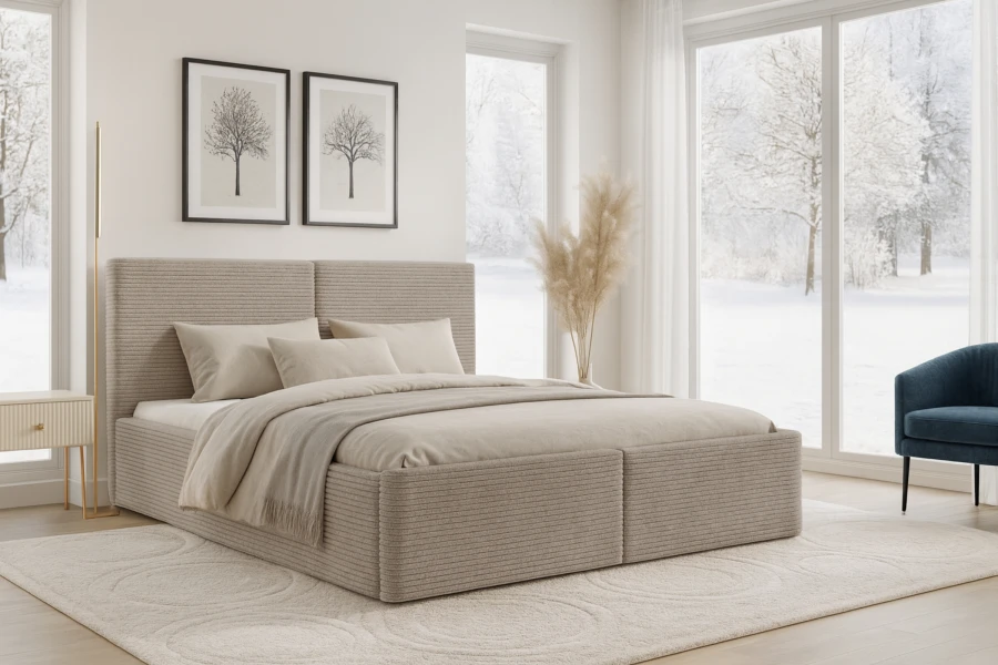 Eingerichtetes Schlafzimmer mit beigem Cord-Bett und Winterausblick