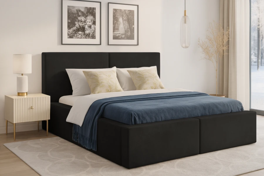 Schwarzes Polsterbett Berno in einer gemütlich eingerichteten Schlafzimmer-Umgebung.