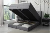 Boxspringbett mit geöffneten Bettkästen zeigt den großzügigen Stauraum unter der Matratze.