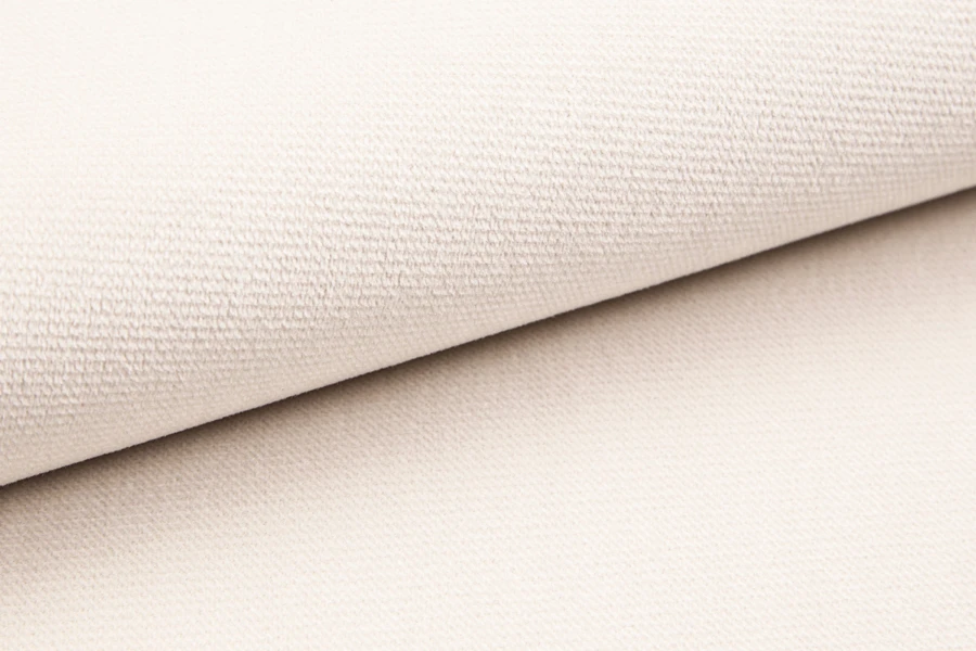 Nahaufnahme der hochwertigen, beigen Stofftextur des Boxspringbettes.