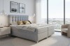 Stilvolles graues Boxspringbett Erik in luxuriösem Schlafzimmer-Ambiente.