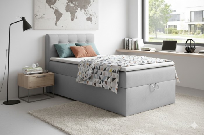 Moderne slaapkamerset met grijs boxspringbed en stijlvolle decoratie.
