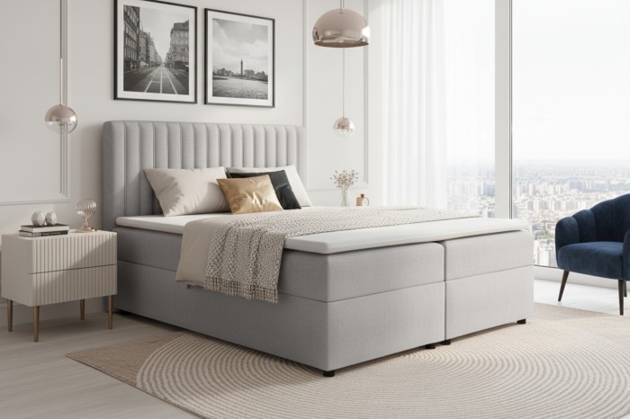 Modern lichtgrijs boxspringbed in een gezellig ingerichte slaapkamer