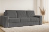 Graues Cordsofa in modernem Wohnzimmer mit hellem Teppich und Deko