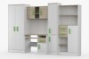 Modernes Jugendzimmer-Set in Weiß und Eiche mit farbigen grünen Griffen und praktischem Arbeitsplatz.