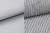 Close-up van grijs textiel: combinatie van platgeweven stof en zachte corduroy.