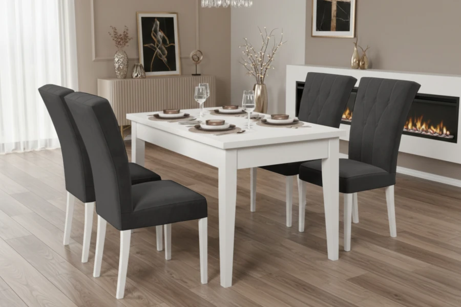 Elegante Essgruppe mit weißem Tisch und dunkelgrauen Samtstühlen vor modernem Kamin.