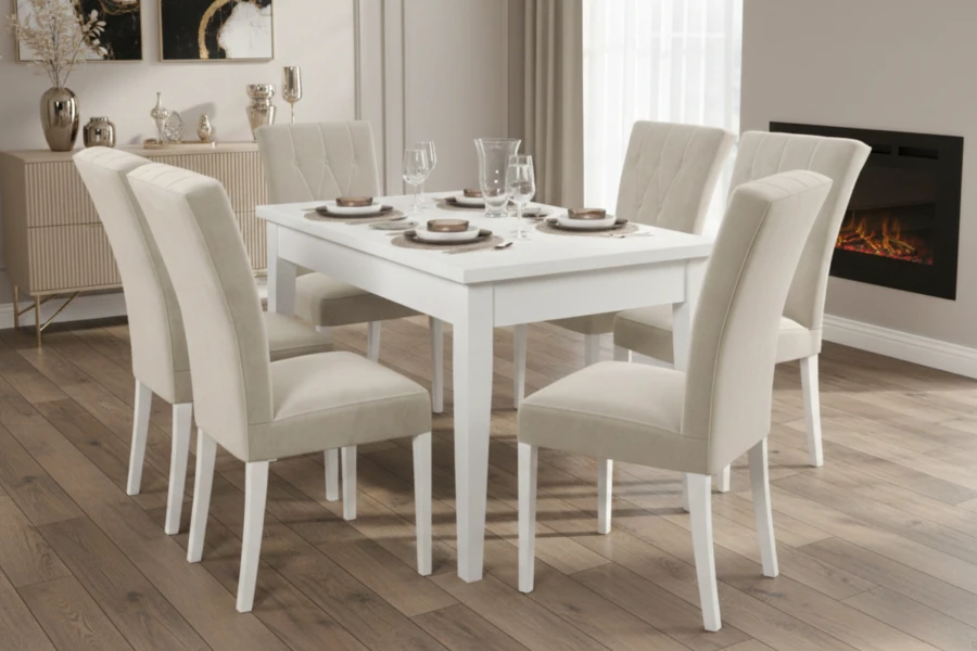 Essgruppe bestehend aus einem weißen Tisch und 6 beigen Polsterstühlen in elegantem Ambiente.