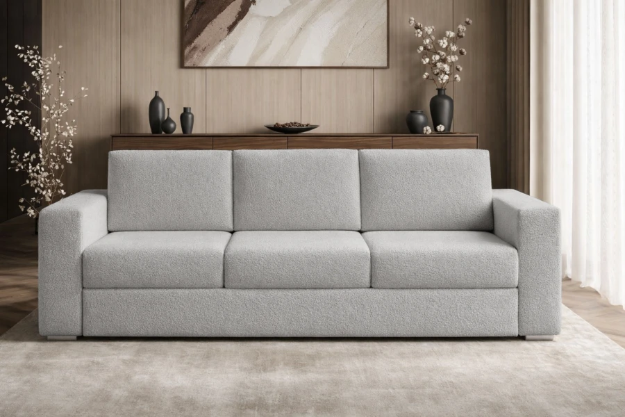 Hellgraues Bouclé-Sofa in einem stilvollen Wohnzimmer-Ambiente.