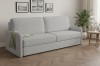 Hellgraues Sofa in einem modernen Wohnzimmer mit Parkettboden und Pflanze.