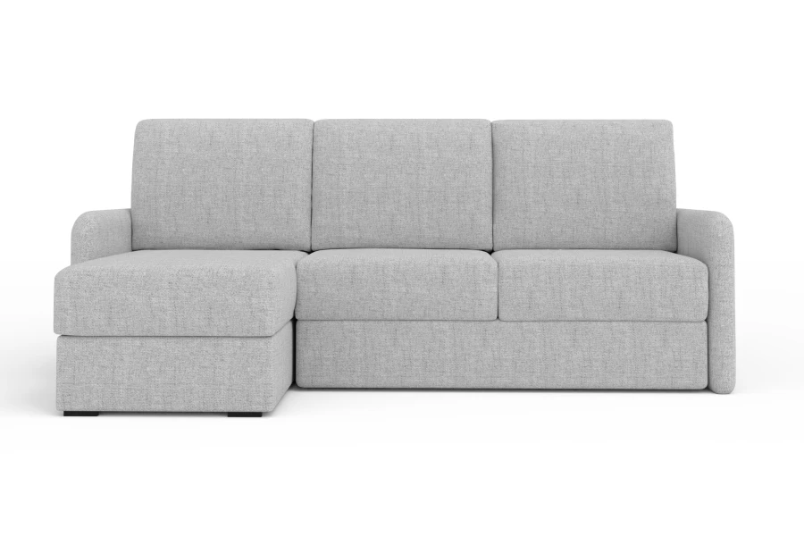 Hellgraues Ecksofa in L-Form, modernes Sofa für das Wohnzimmer auf weißem Hintergrund.