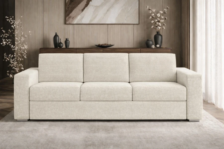 Cremefarbenes Schlafsofa in modernem Wohnzimmer-Ambiente mit minimalistischer Deko.