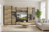 Moderne Wohnwand in Eiche-Optik mit TV-Board in einem hellen Wohnzimmer mit grauem Sofa.