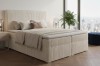 Elegantes beiges Boxspringbett aus Cordstoff in hellem Schlafzimmer-Ambiente