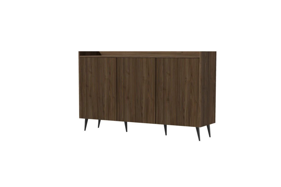 Dunkles Sideboard in Nussbaum-Optik mit vertikalen Rillen und schwarzen Metallfüßen.