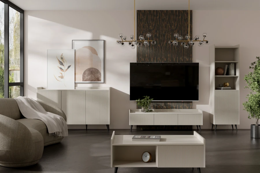 Wohnzimmer-Einrichtung mit grauem Sofa, geriffeltem Couchtisch und TV-Wandboard im Scandi-Stil.