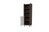 Hohes Bücherregal in Walnuss-Optik mit offener Tür und schwarzen Metallbeinen.