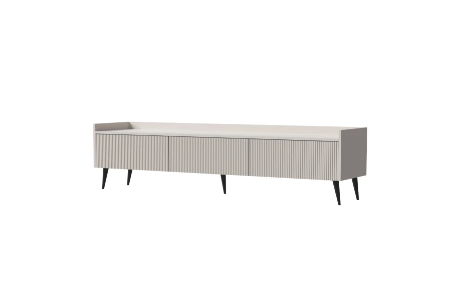 Modernes TV-Lowboard in Beige mit geriffelten Fronten und schwarzen Metallfüßen.