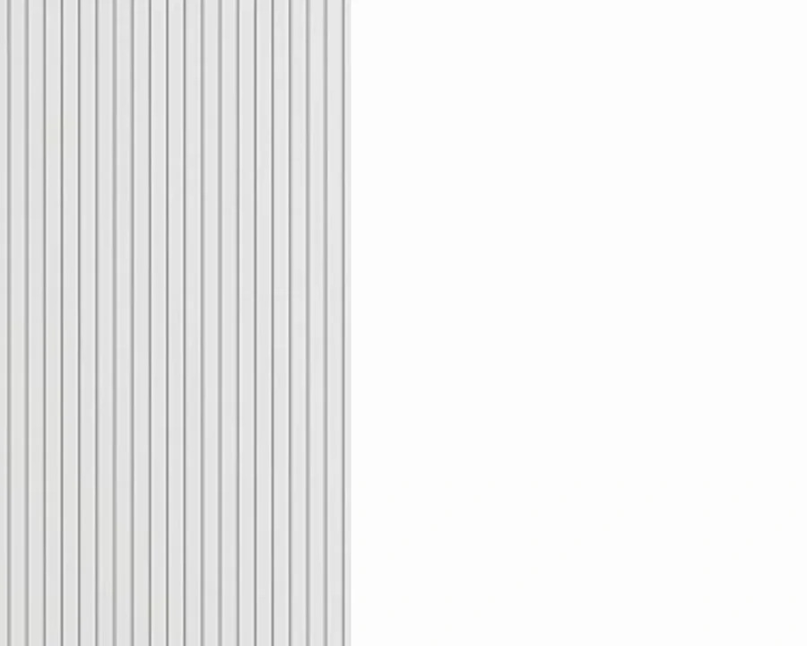 Design-Detail: Weiße Riffelstruktur neben einer glatten weißen Oberfläche.